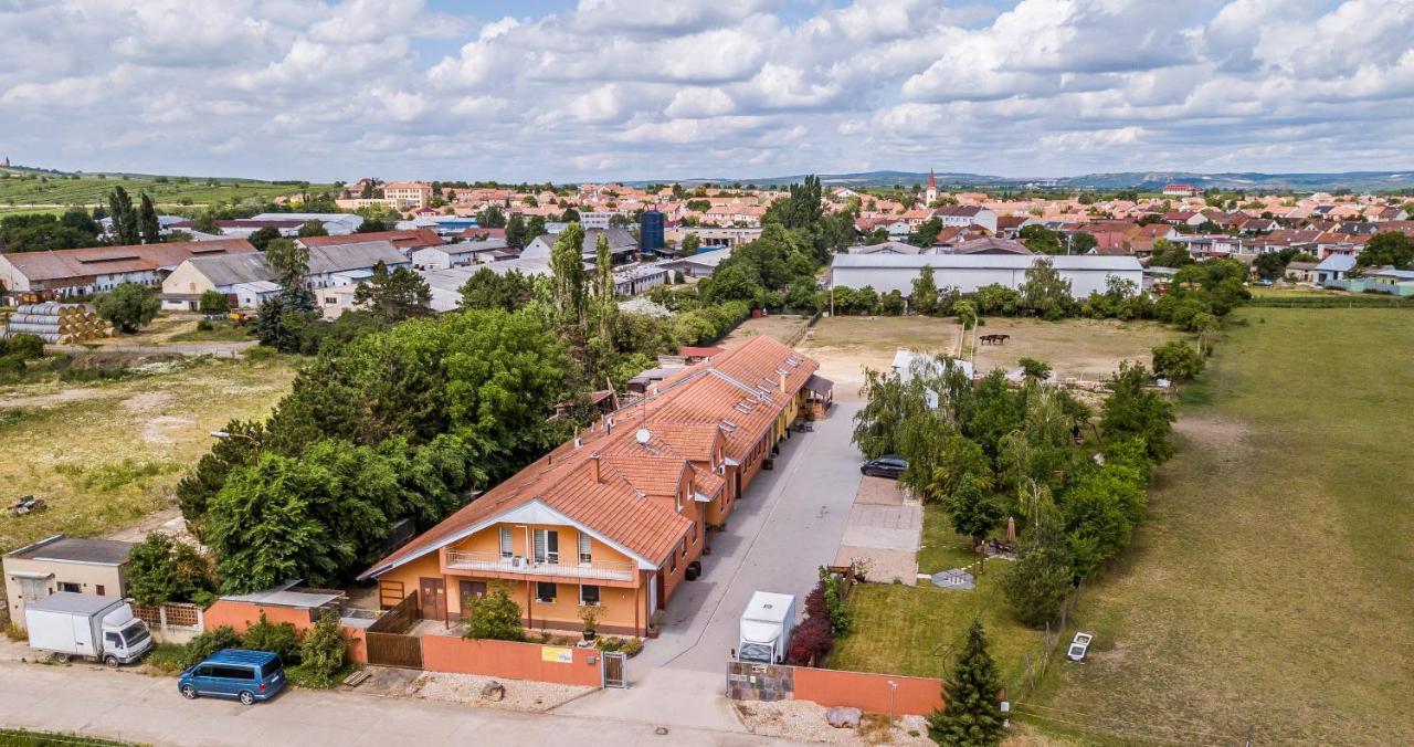 Penzion U Dablova Kopyta Rakvice Bagian luar foto