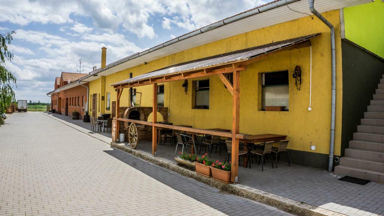 Penzion U Dablova Kopyta Rakvice Bagian luar foto