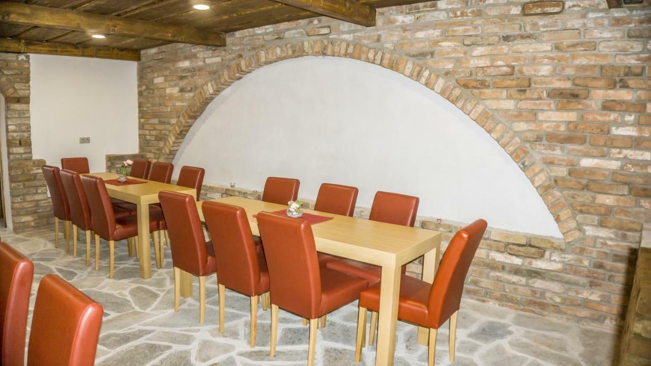 Penzion U Dablova Kopyta Rakvice Bagian luar foto